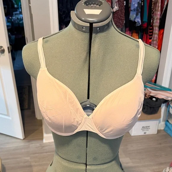 Victoria's Secret Lined Perfect Coverage 36D Underwire Bra - Picture 1 of 4